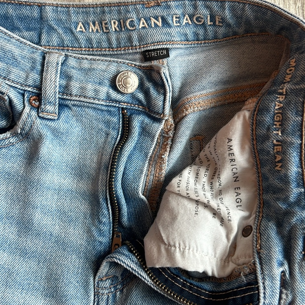 American Eagle Stretch Mom Straight Jean Women’s Size 00 Distressed